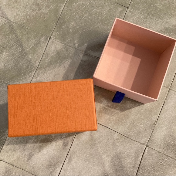 🎁 Authentic LOUIS VUITTON empty, small gift box. - Picture 4 of 5